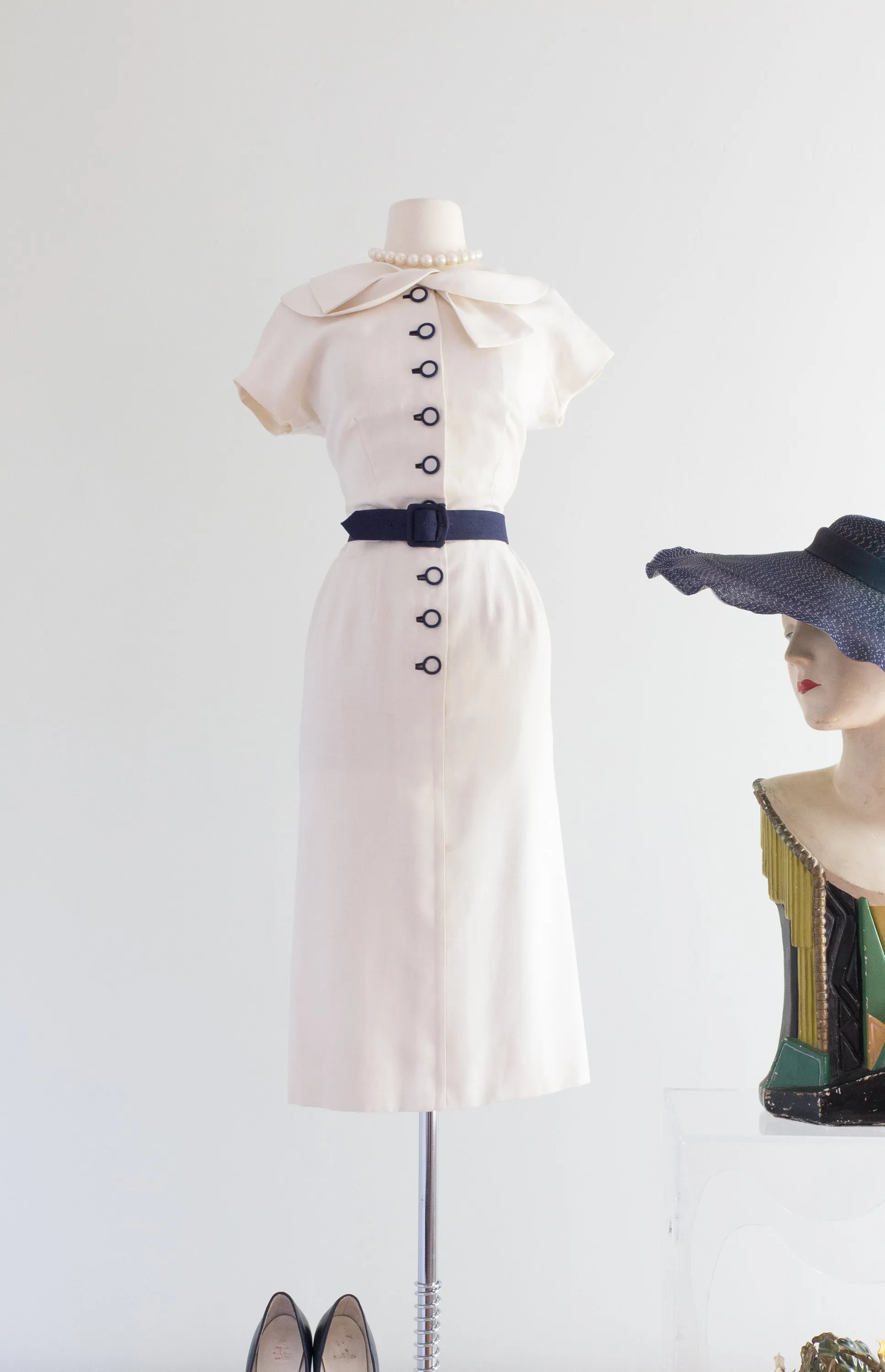 1950's Navy Blue & White Linen Button Down Wiggle Dress By Sophie / Waist 28