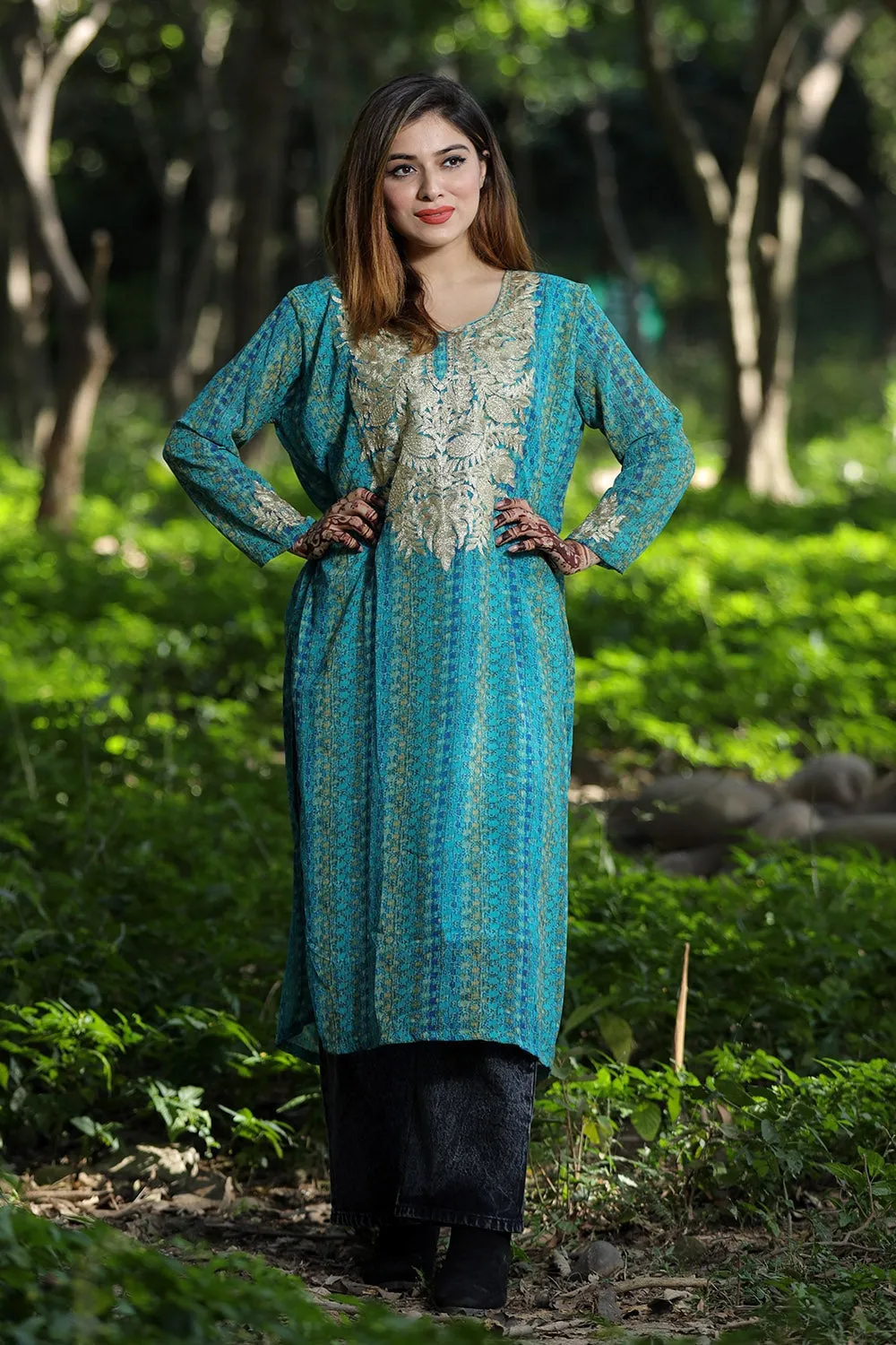 AMAZING WATER BLUE Multicoloured Printed Georgette Kashmiri Tilla Work Designer Kurti  Suitable For All Occasion , Enhance The Beauty Of The Wearer.