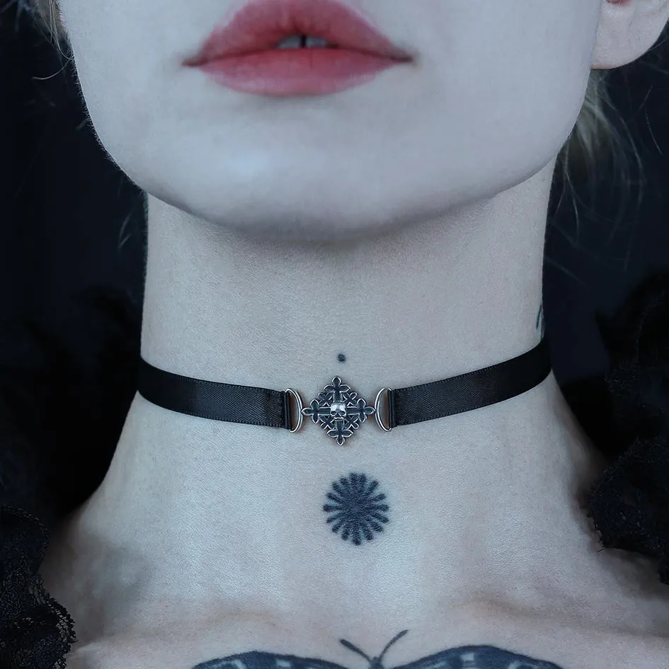 BODICE. Skull & Cross Satin Choker - Silver