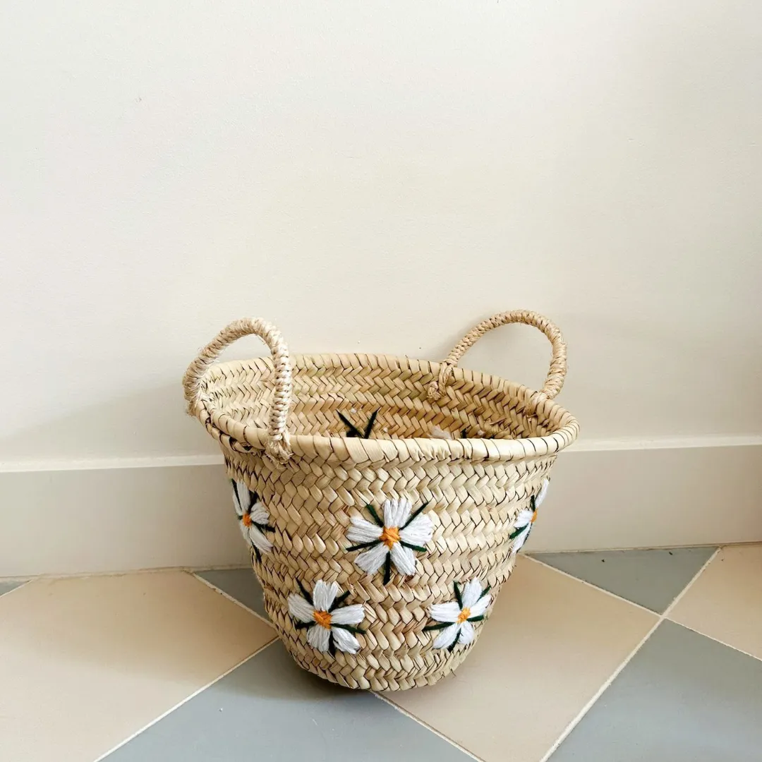 Cane basket - Handmade - Embroidered flowers - ø 22 cm