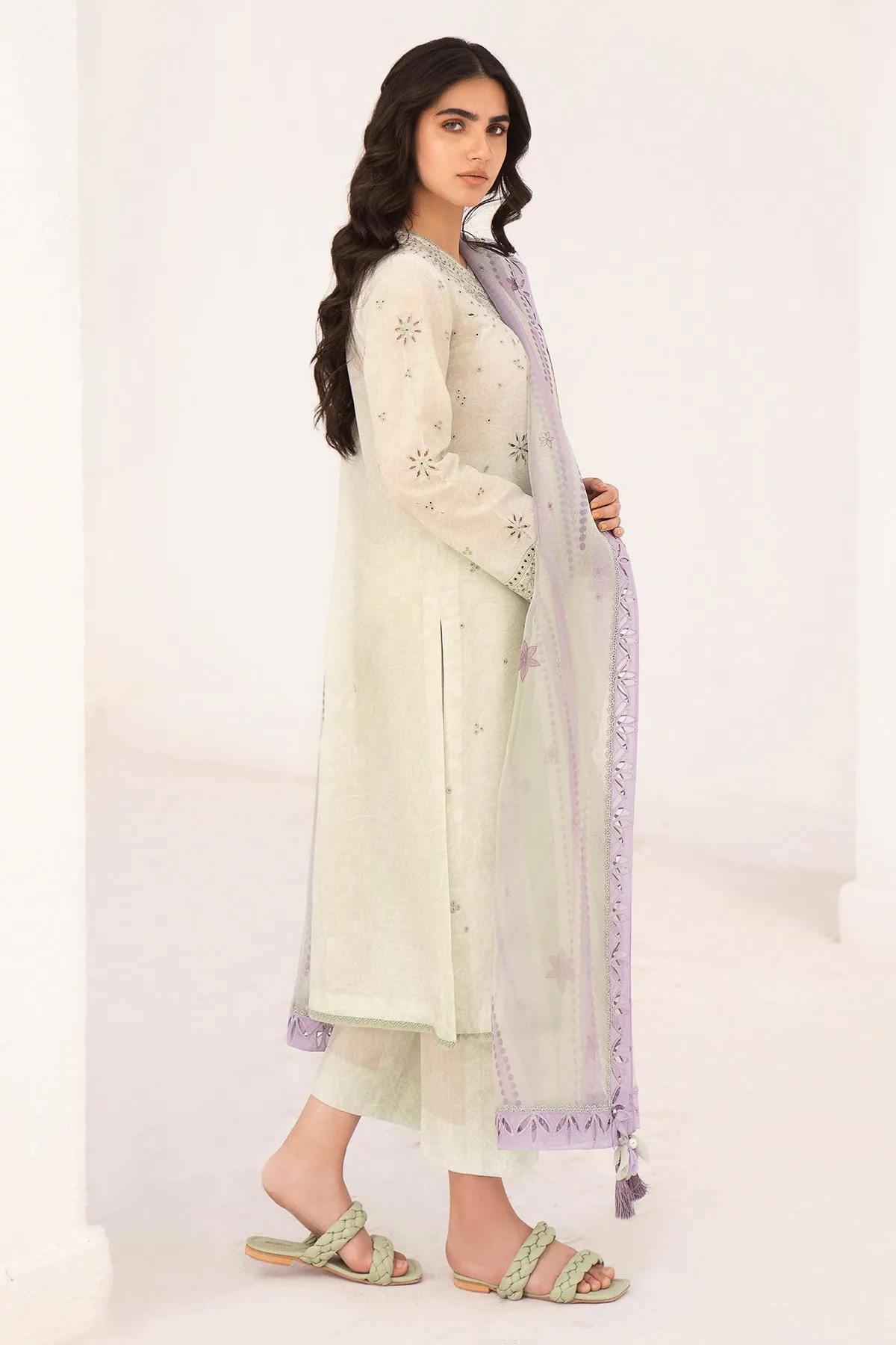 Embroidered Lawn USE-9023