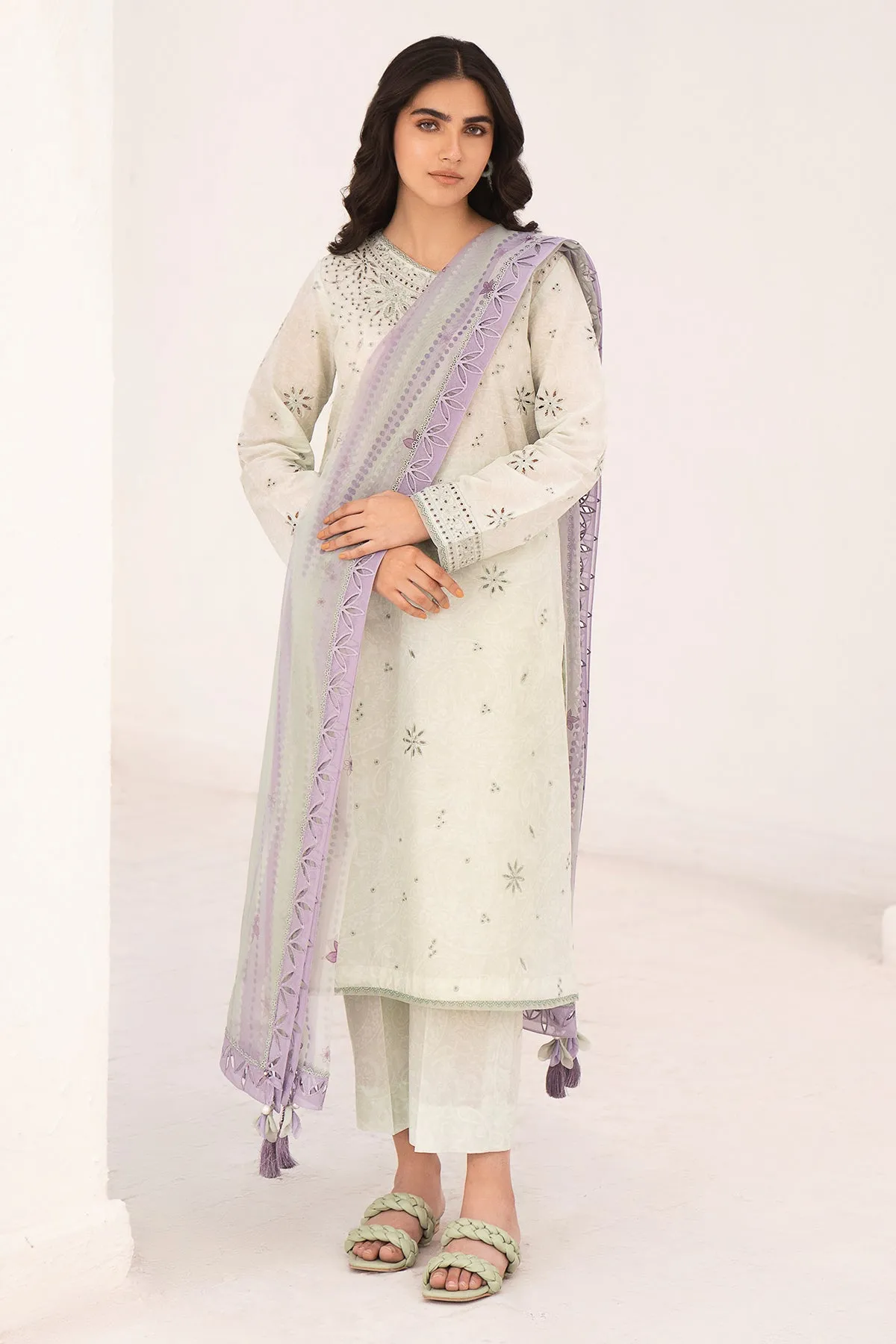 Embroidered Lawn USE-9023