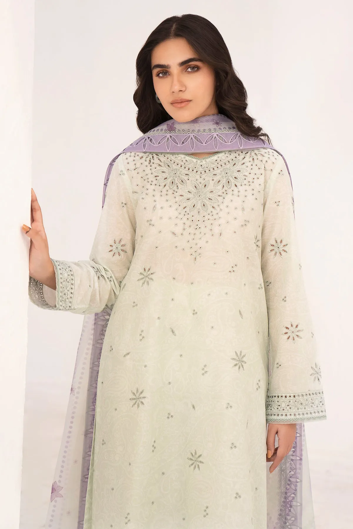 Embroidered Lawn USE-9023