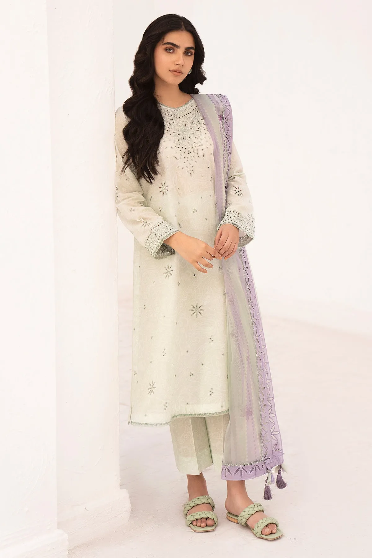 Embroidered Lawn USE-9023