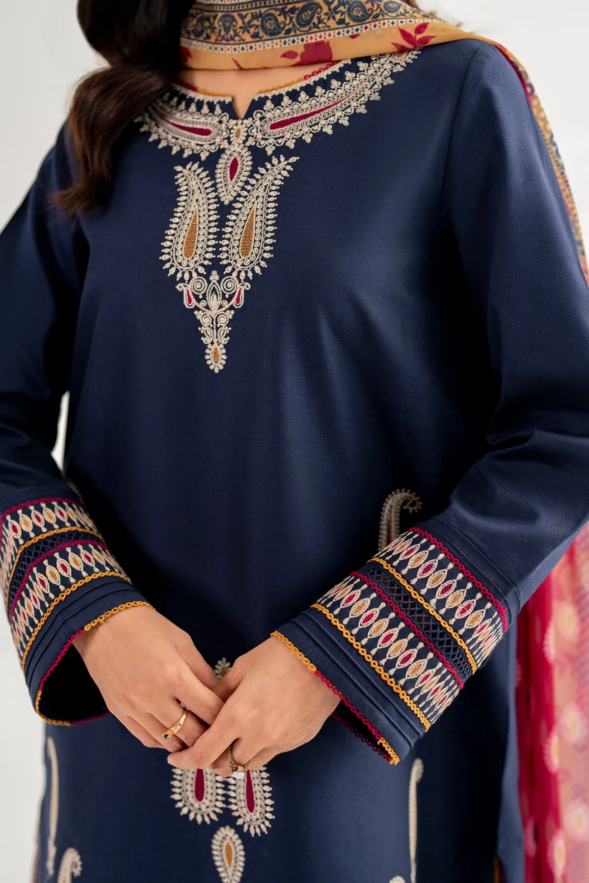 Embroidered Lawn USE - 9100