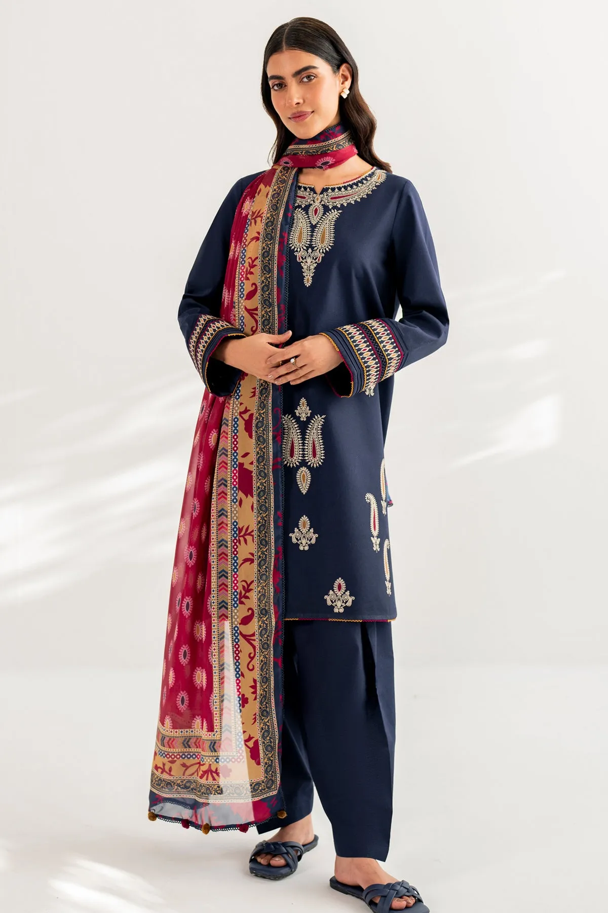 Embroidered Lawn USE - 9100