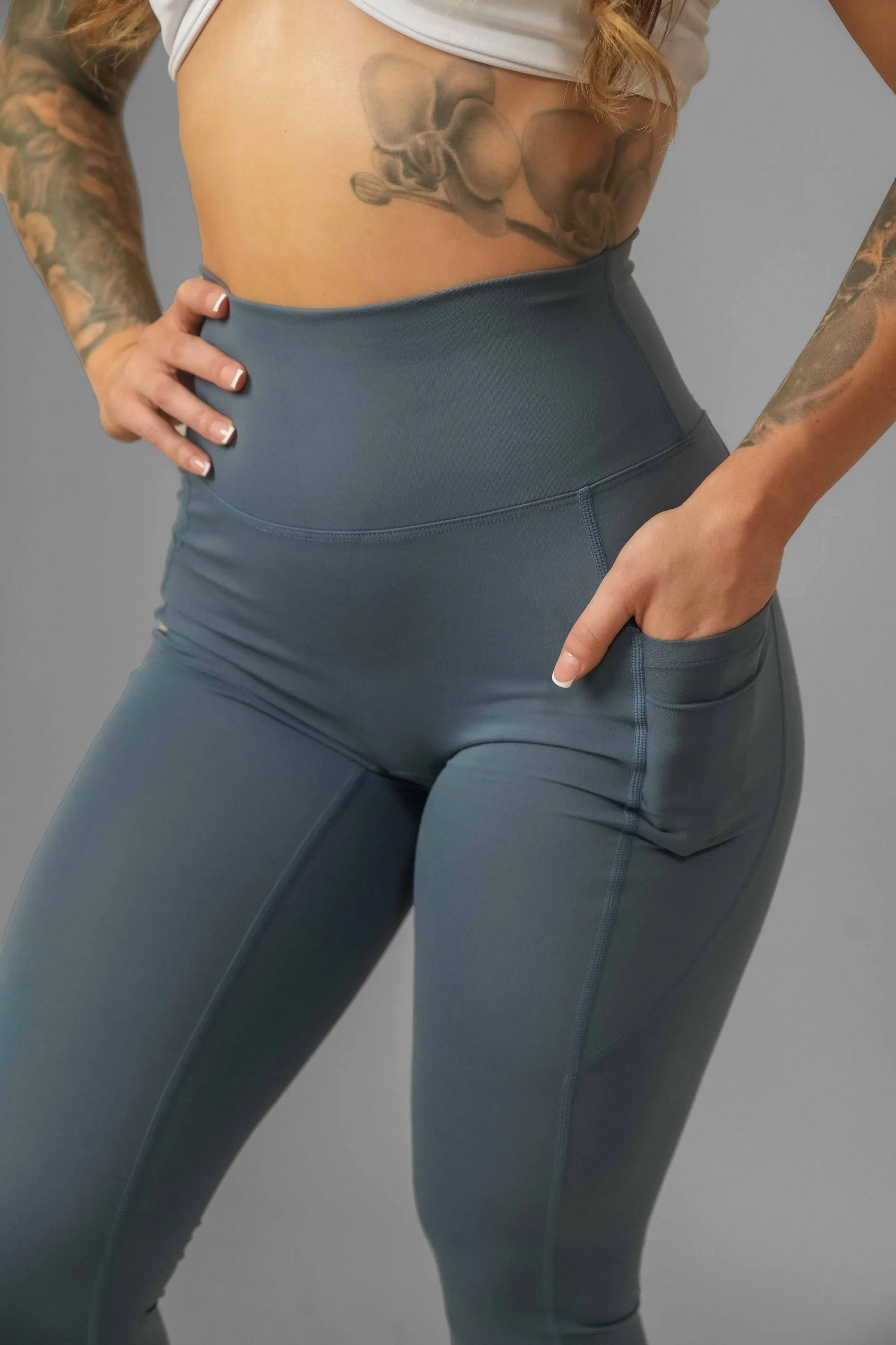 NEW Effortless Classic Pocket Leggings